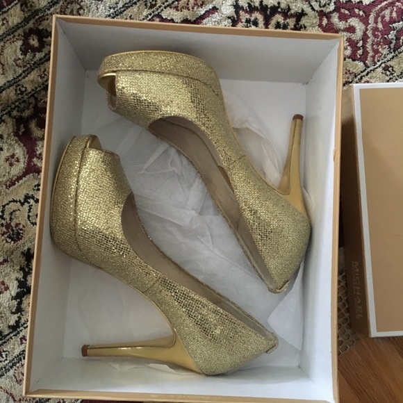 Micheal Kors Heels - Picture 2 of 4